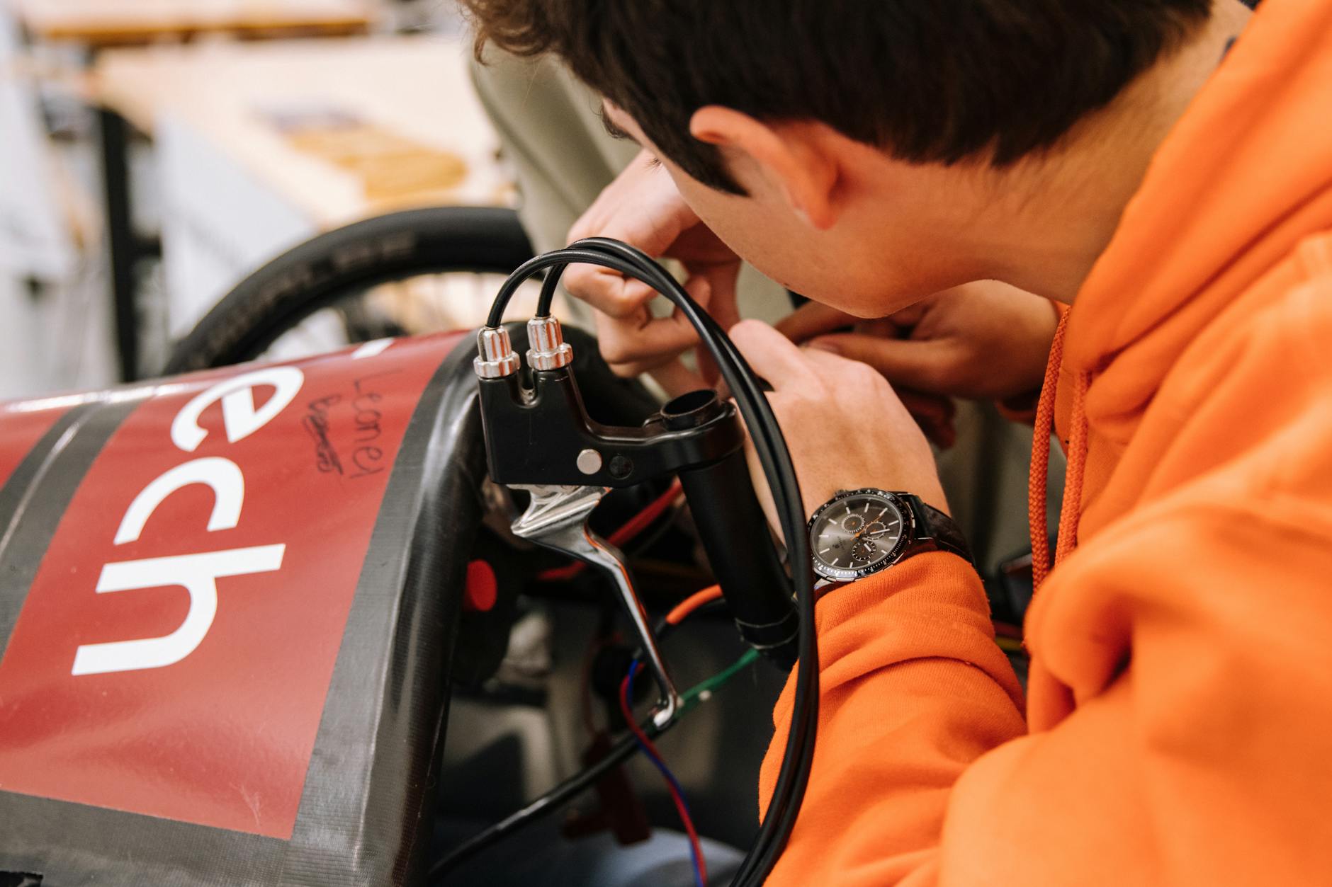 Bac pro électrotechnique / MELEC : à quoi correspond exactement ce diplôme en 2026 ? — élèves en électrotechnique en classe