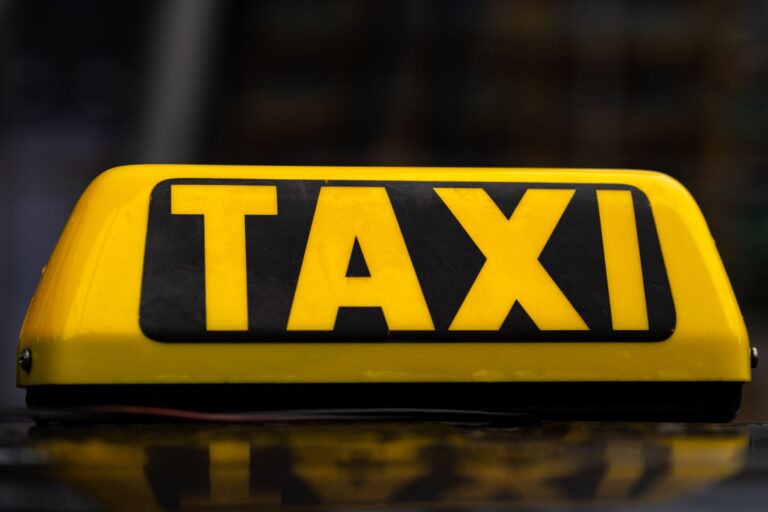 Combien coûte une licence de — panneau licence taxi France
