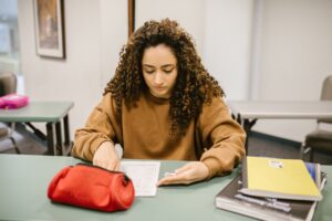 Combien de fois peut-on passer — étudiant étudiant pour un examen
