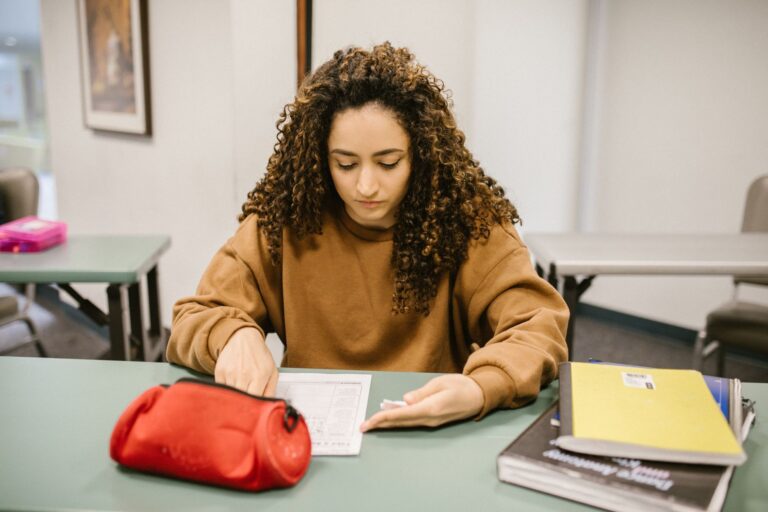 Combien de fois peut-on passer — étudiant étudiant pour un examen