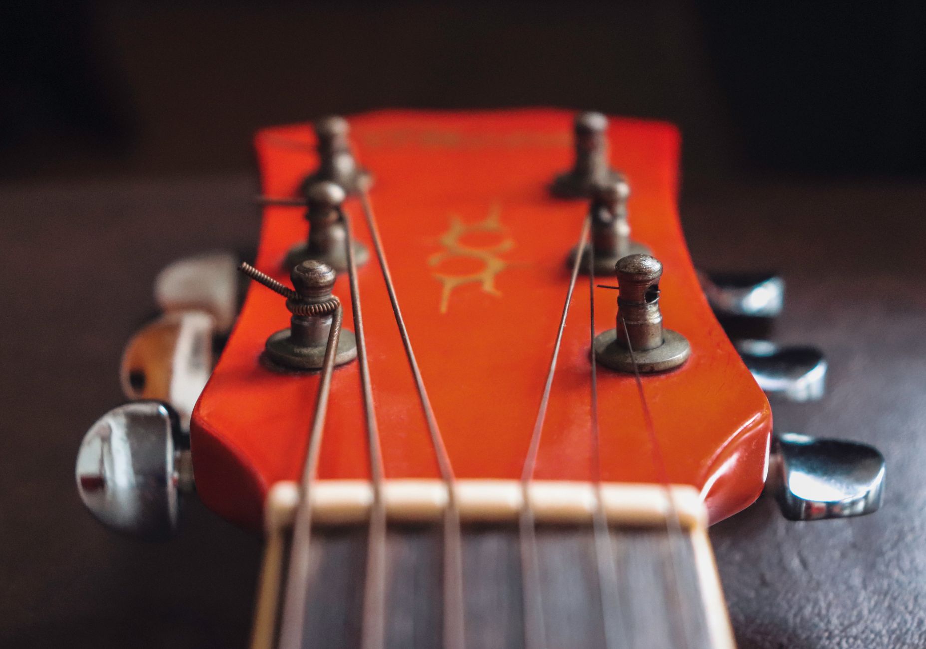 Comprendre l’accordage d’une guitare : notions et outils incontournables — accordage de guitare avec accordeur