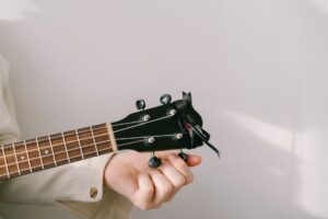 Comment accorder une guitare avec — accordage de guitare avec accordeur