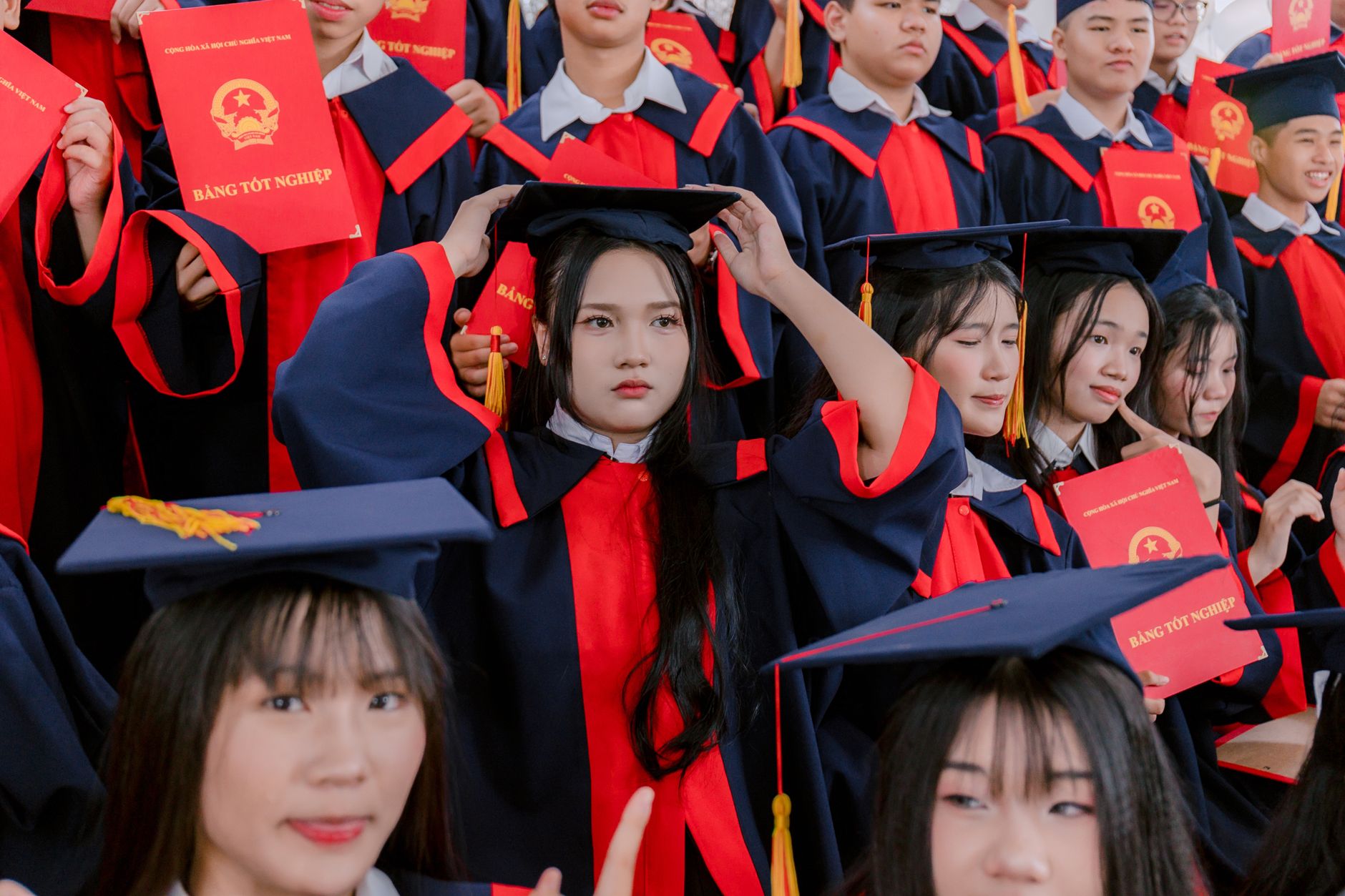 Une école reconnue par l’État : vérifiez d’abord ce que signifie cette formule — étudiants en classe avec diplôme