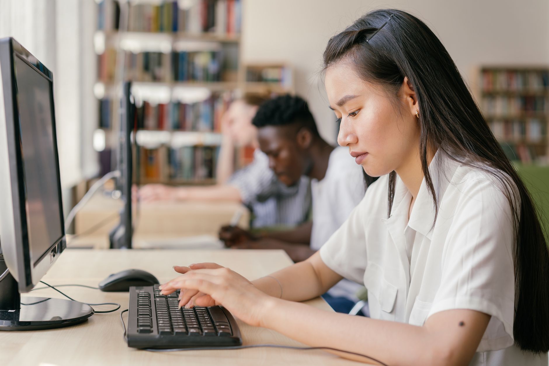 ENT Essonne Mon Collège : déchiffrer le fonctionnement pour parents et élèves — élèves utilisant une plateforme d'apprentissage en ligne