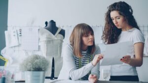 Métiers en W la liste — divers métiers travaillant ensemble