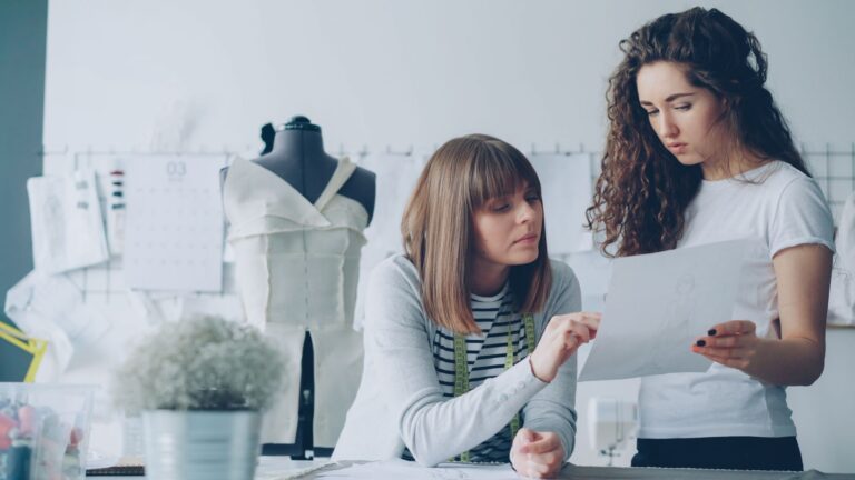 Métiers en W la liste — divers métiers travaillant ensemble