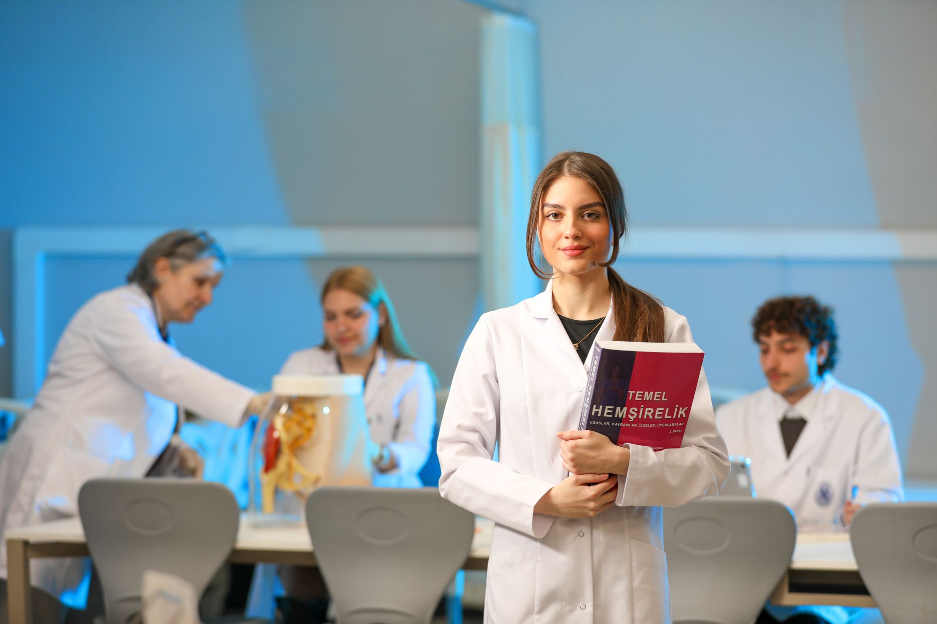 BTS, BUT, écoles spécialisés : quelles options choisir après un bac ST2S ? — étudiants en sciences sociales et santé